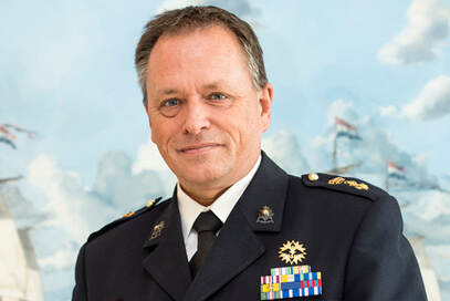 Portretfoto van luitenant-generaal Frank van Sprang