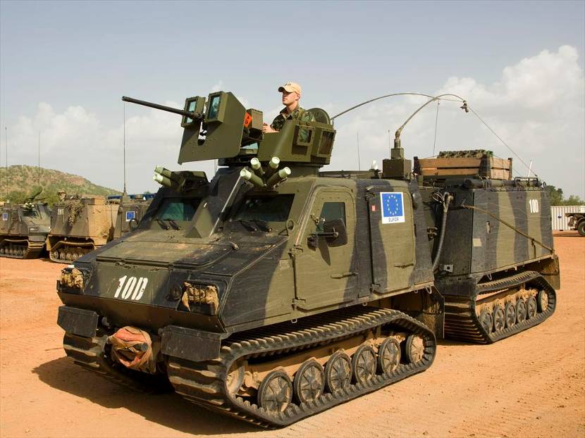 Een50 mitrailleur op een Viking, het gepantserde terreinvoertuig van het Korps Mariniers, Tsjaad (2008).