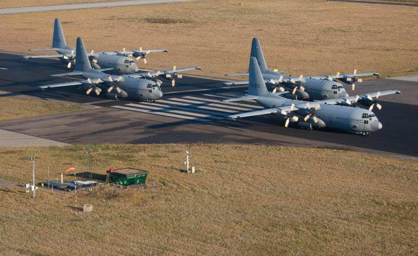 De complete Hercules-vloot van de Koninklijke Luchtmacht op Vliegbasis Eindhoven.