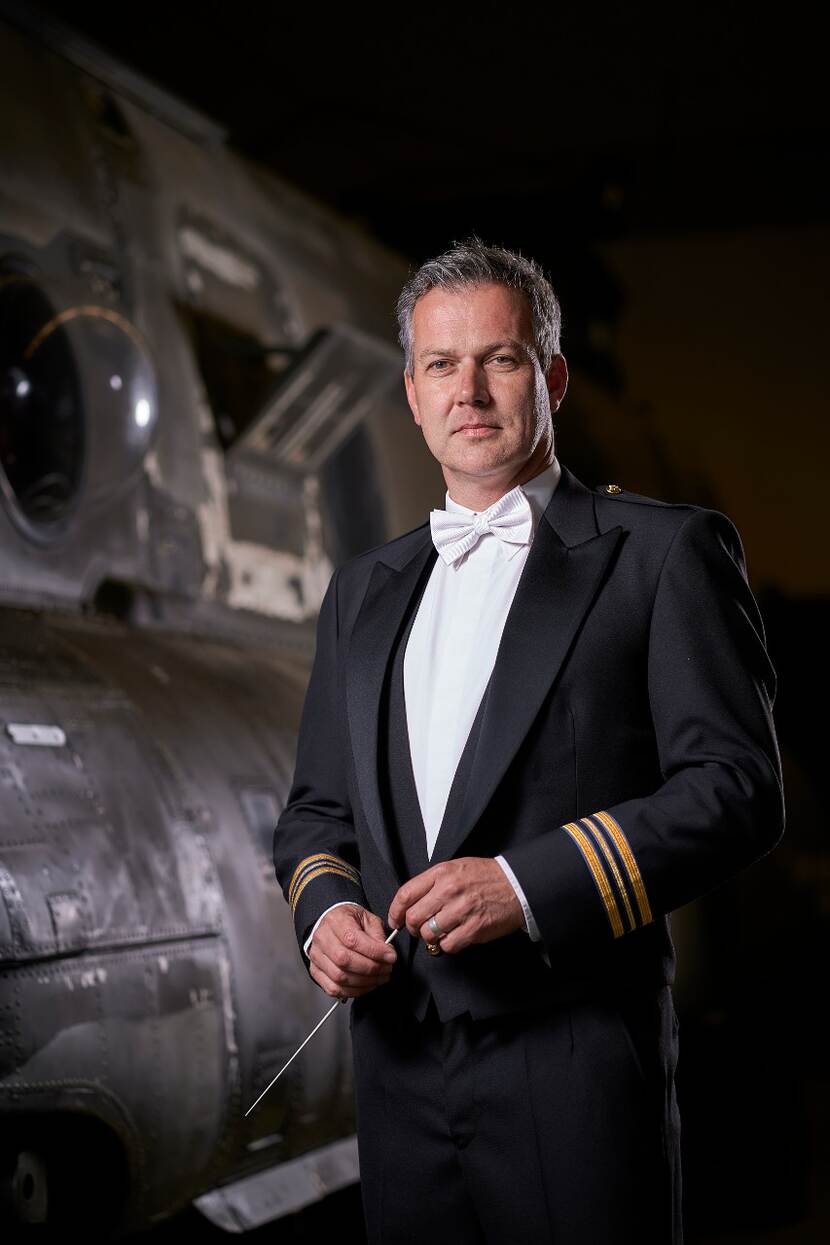 Portret van chef-dirigent Orkest Koninklijke Luchtmacht majoor Patrick Curfs.