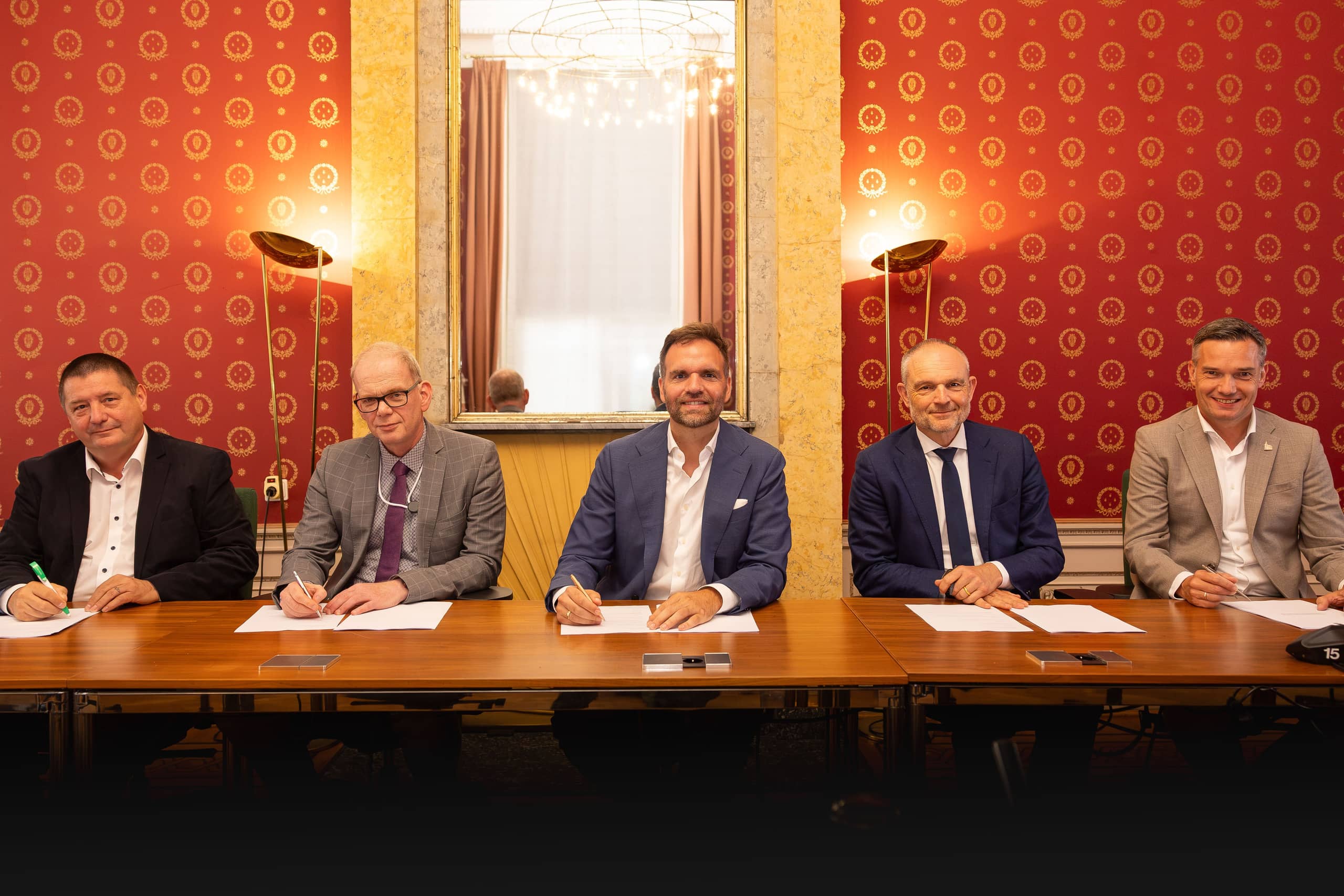 Ondertekening van een overeenkomst.