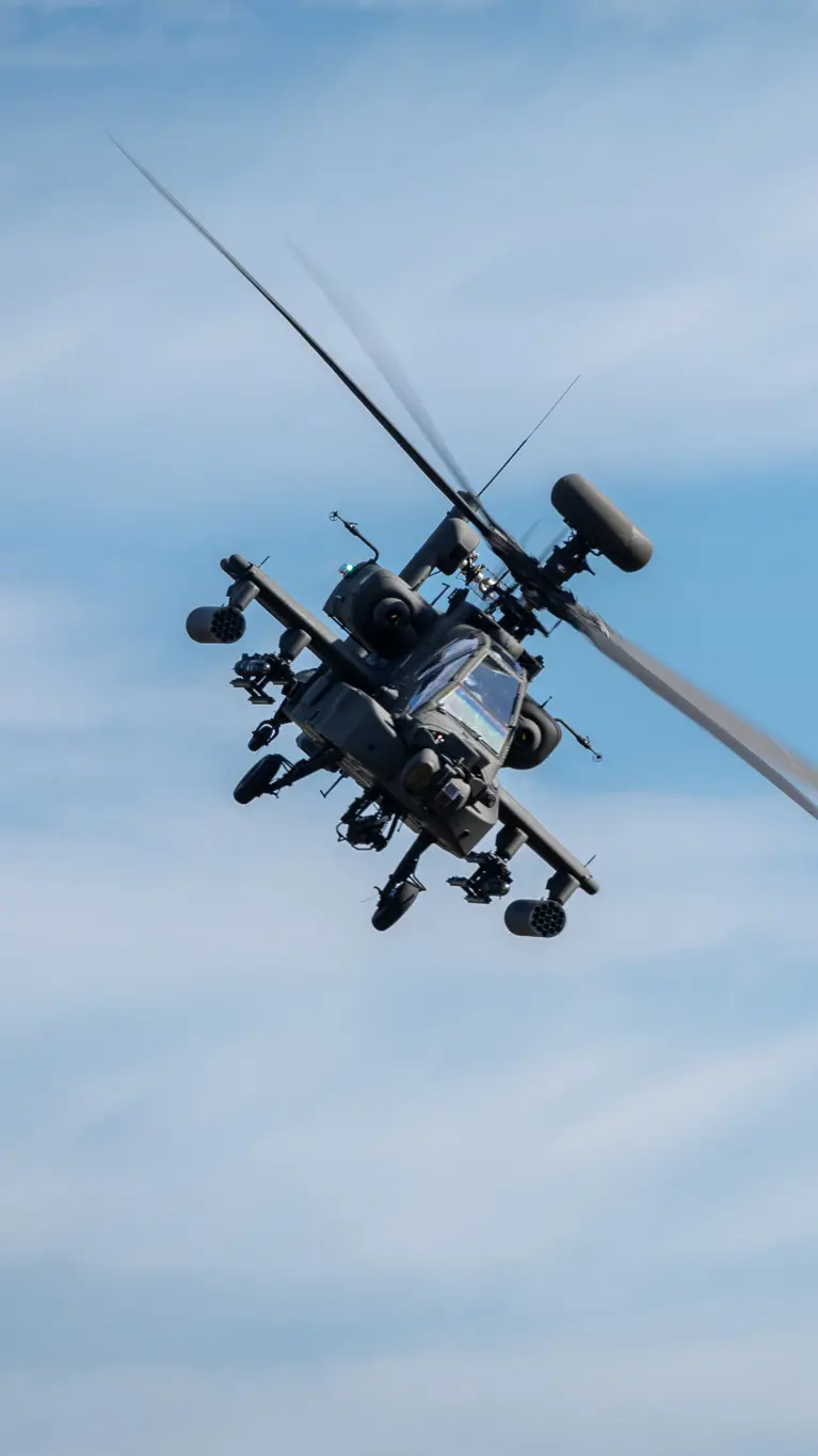 Een Apache Echo in volle vlucht.