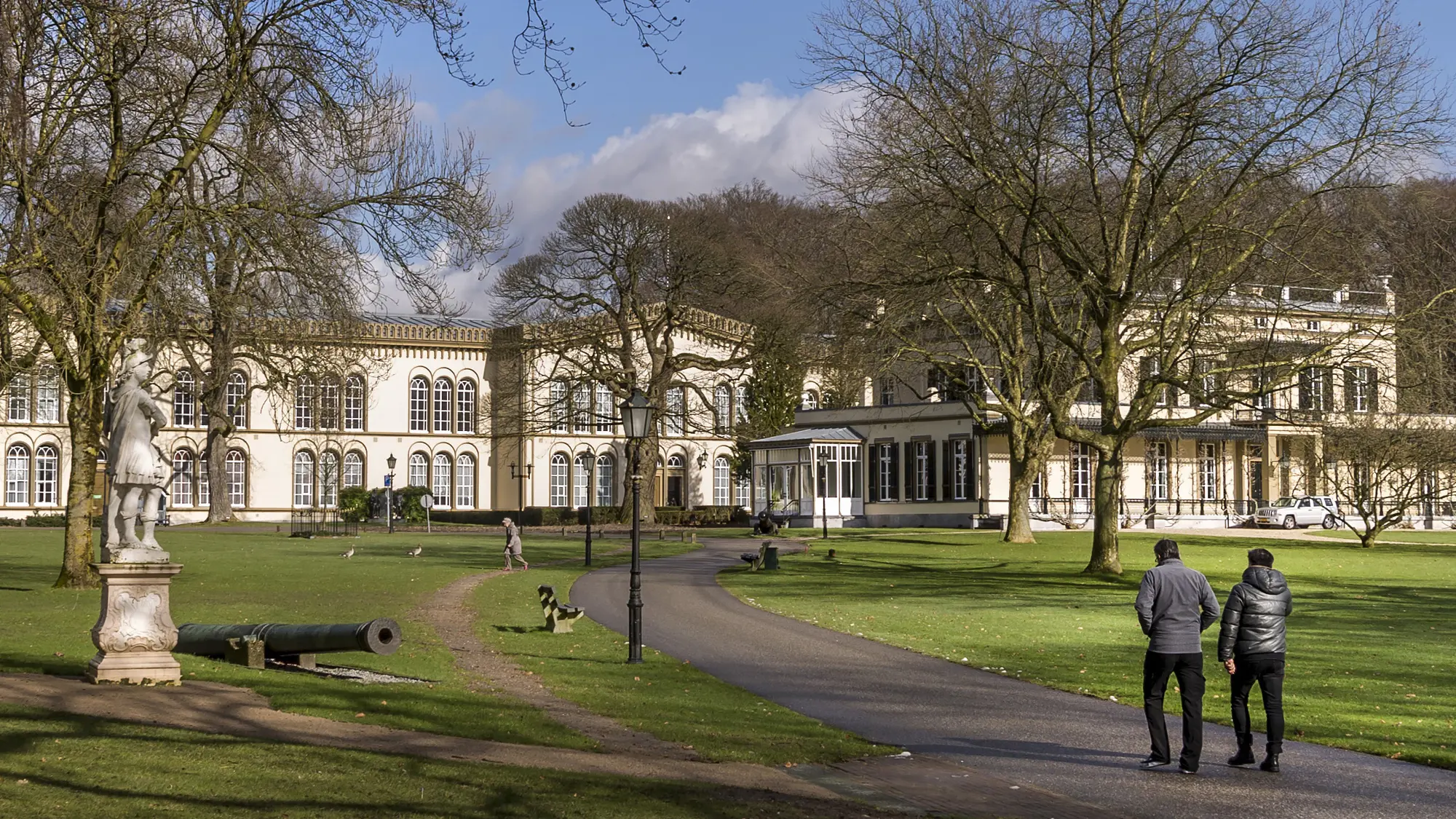 Het Koninklijk Tehuis voor Oud-Militairen en Museum Bronbeek.
