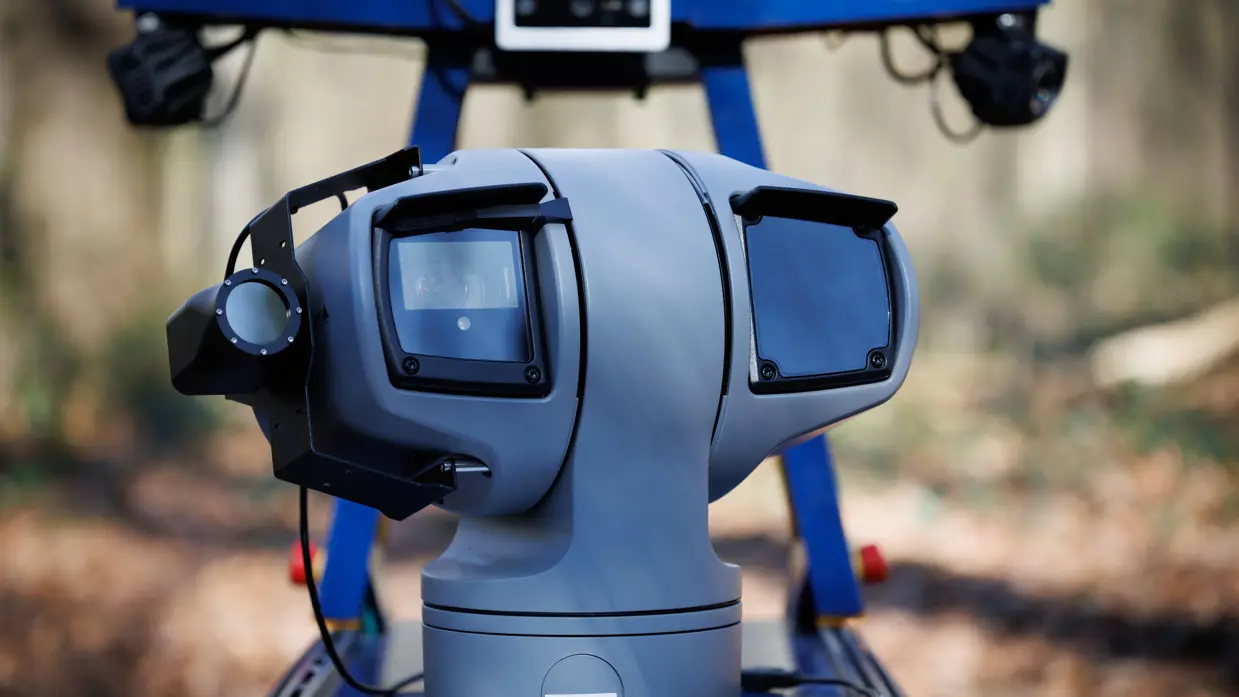 Bovenop de Roboguard zijn sensoren en infraroodcamera’s te zien.