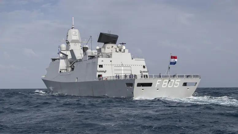 Zr.Ms. Evertsen op volle zee. 