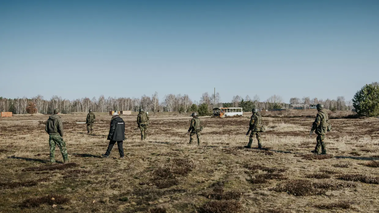 Militairen tijdens contact drills.