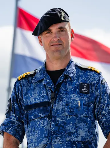Een andere Marinier kijk je aan