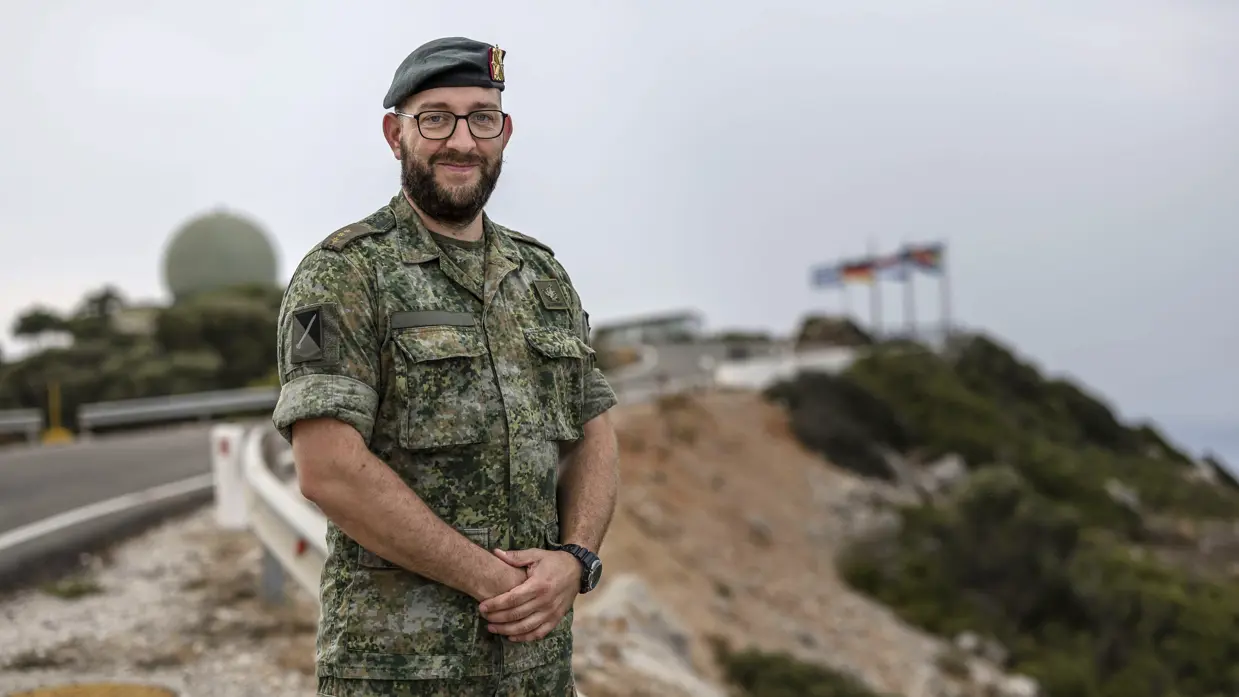 Portretfoto van kapitein Bram.