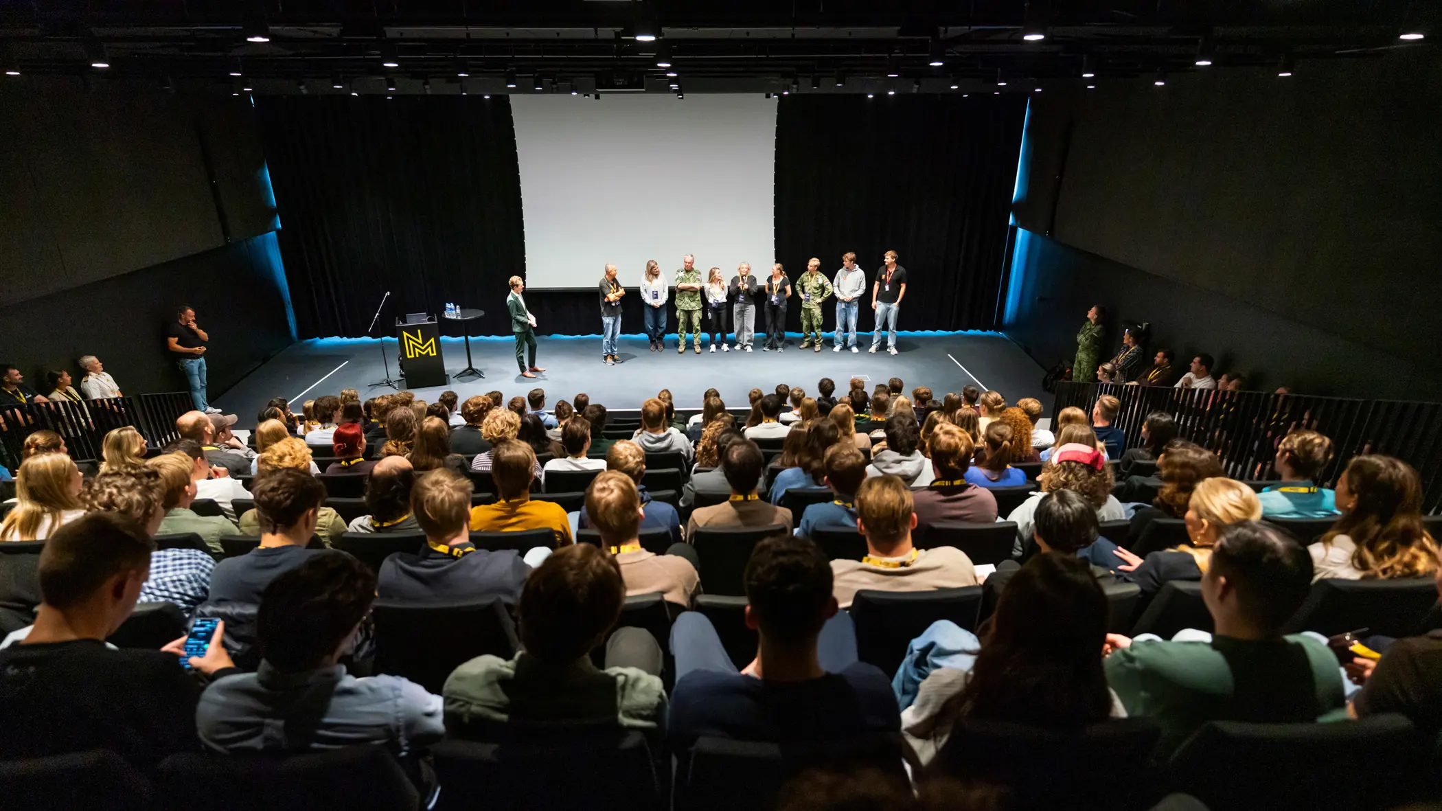 Zaal vol stagiairs
