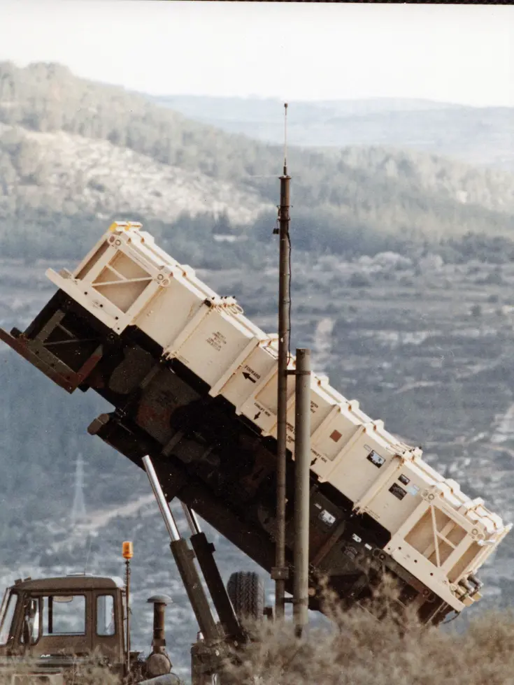 Drie MIM-104 Patriot lanceerinrichtingen van 5 GGW op de Turkse luchtmachtbasis Diyarbakir.