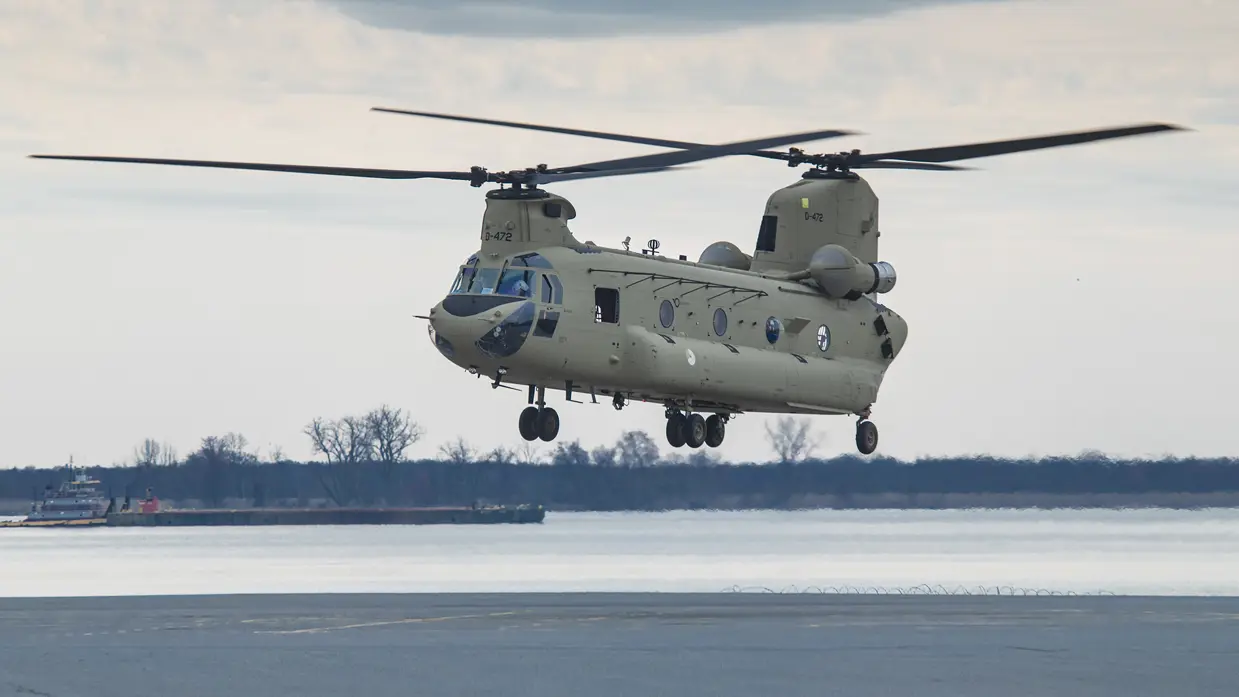 Een Chinook-transporthelikopter.
