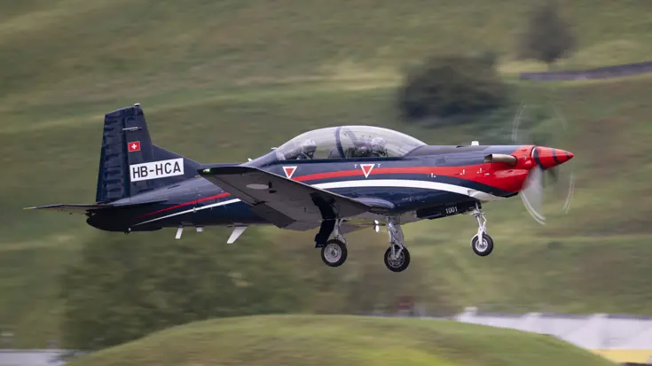 De PC-7 MKX in de lucht.