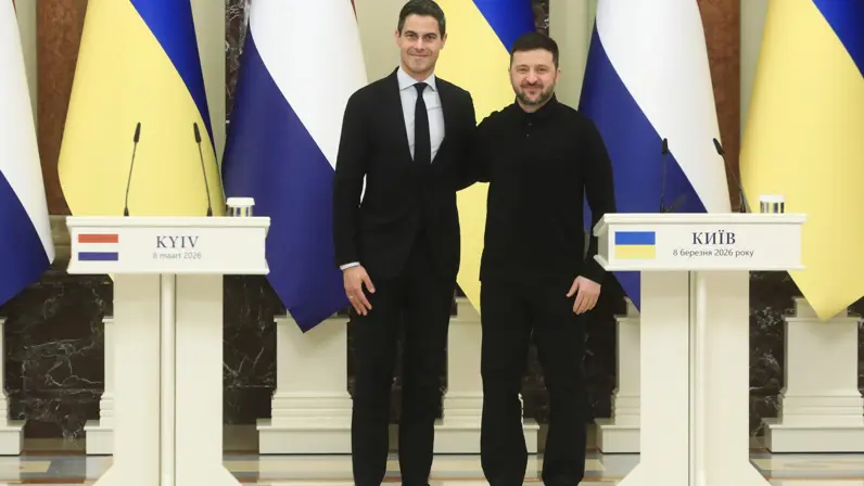 Jetten en Zelensky tijdens een persconferentie. 