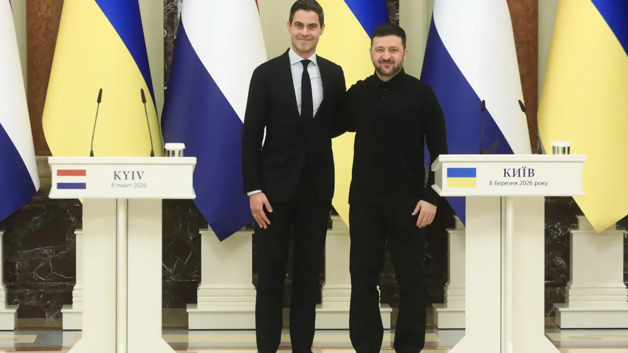 Jetten en Zelensky tijdens een persconferentie. 