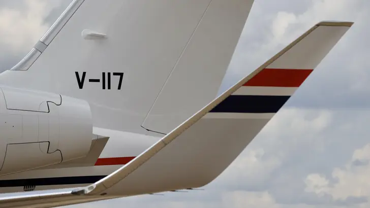 Staartnummer V-117.