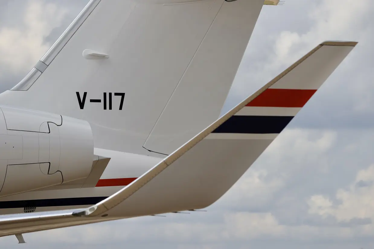 Staartnummer V-117.