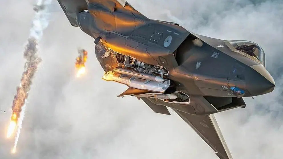 Een vliegende de AIM-120 Advanced Medium-Range Air-to-Air Missiles (Amraam).