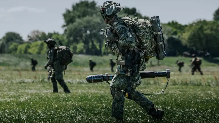 Militair te velde.
