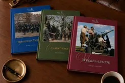 Omslag van boek Weerbaarheid, boven voorgaande jubileumboeken.