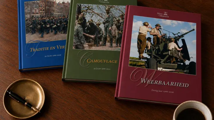 Omslag van boek Weerbaarheid, boven voorgaande jubileumboeken.