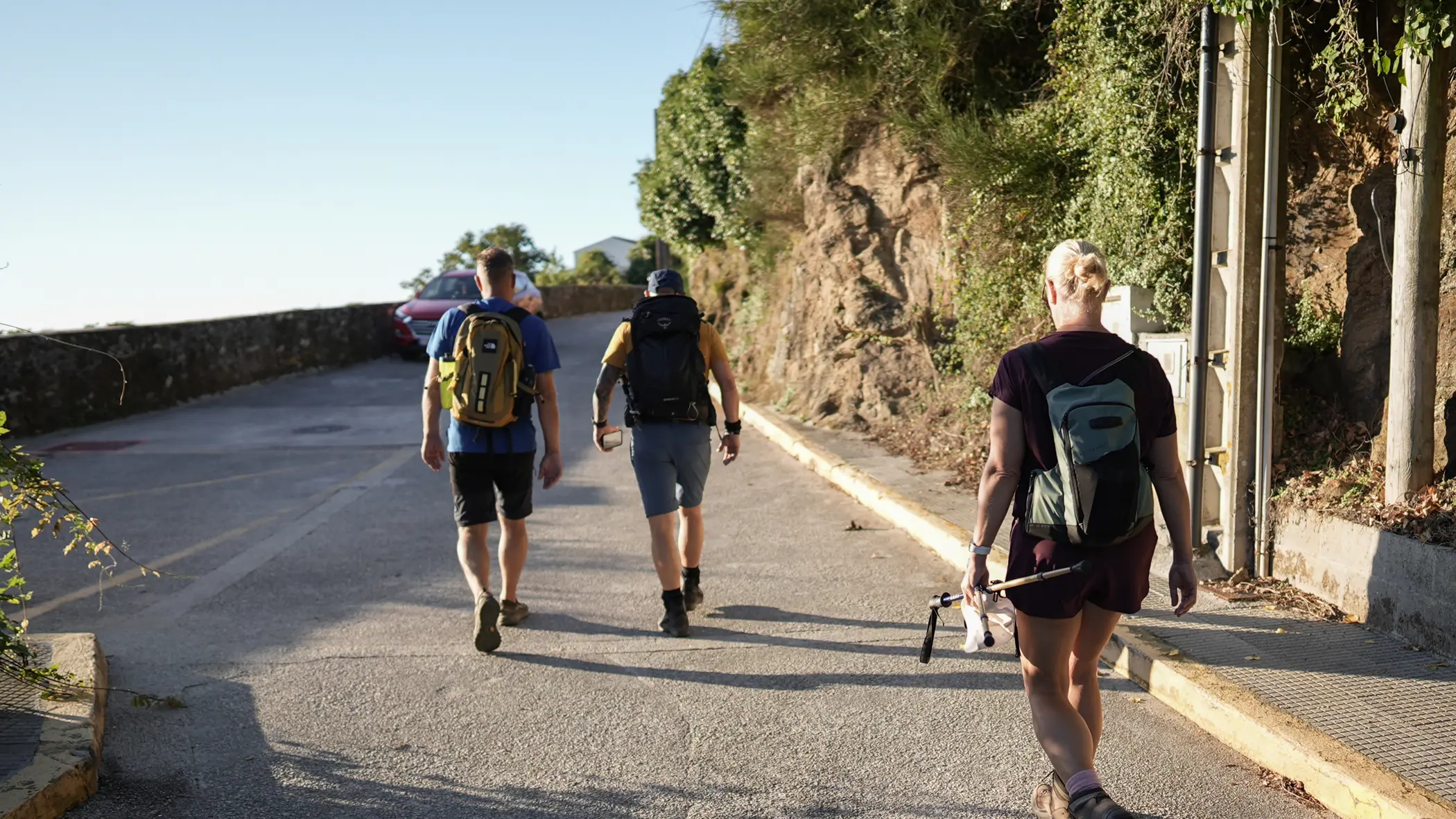Militairen lopen een deel van de Camino