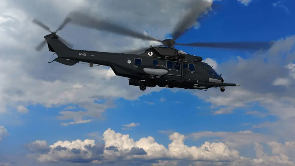 Een Caracal-helikopter vliegt door het luchtruim.