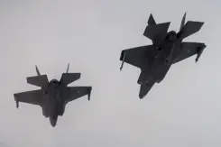 2 F-35's in de lucht.