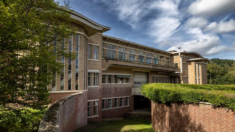 Een klassiek gebouw op Kamp Nieuw-Milligen.