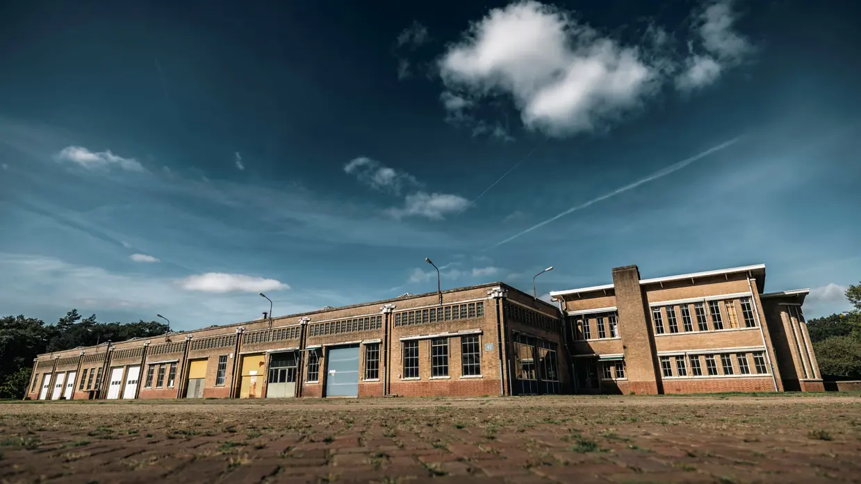 Grote garage op Kamp Nieuw-Milligen. 