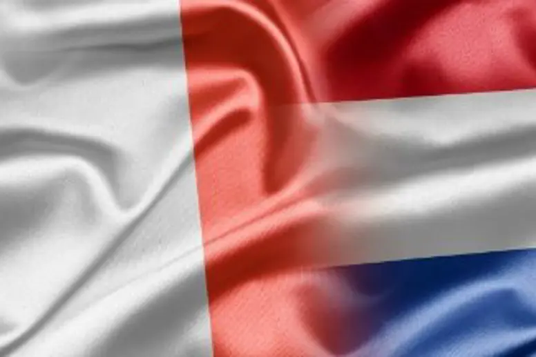 Franse en Nederlandse vlag.