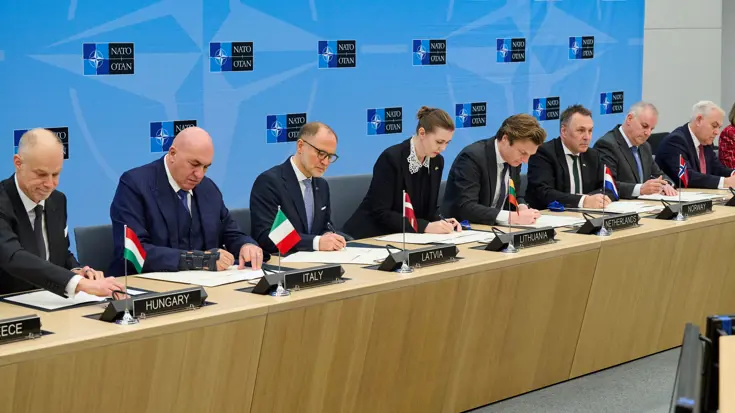 Ministers ondertekenen verklaringen.
