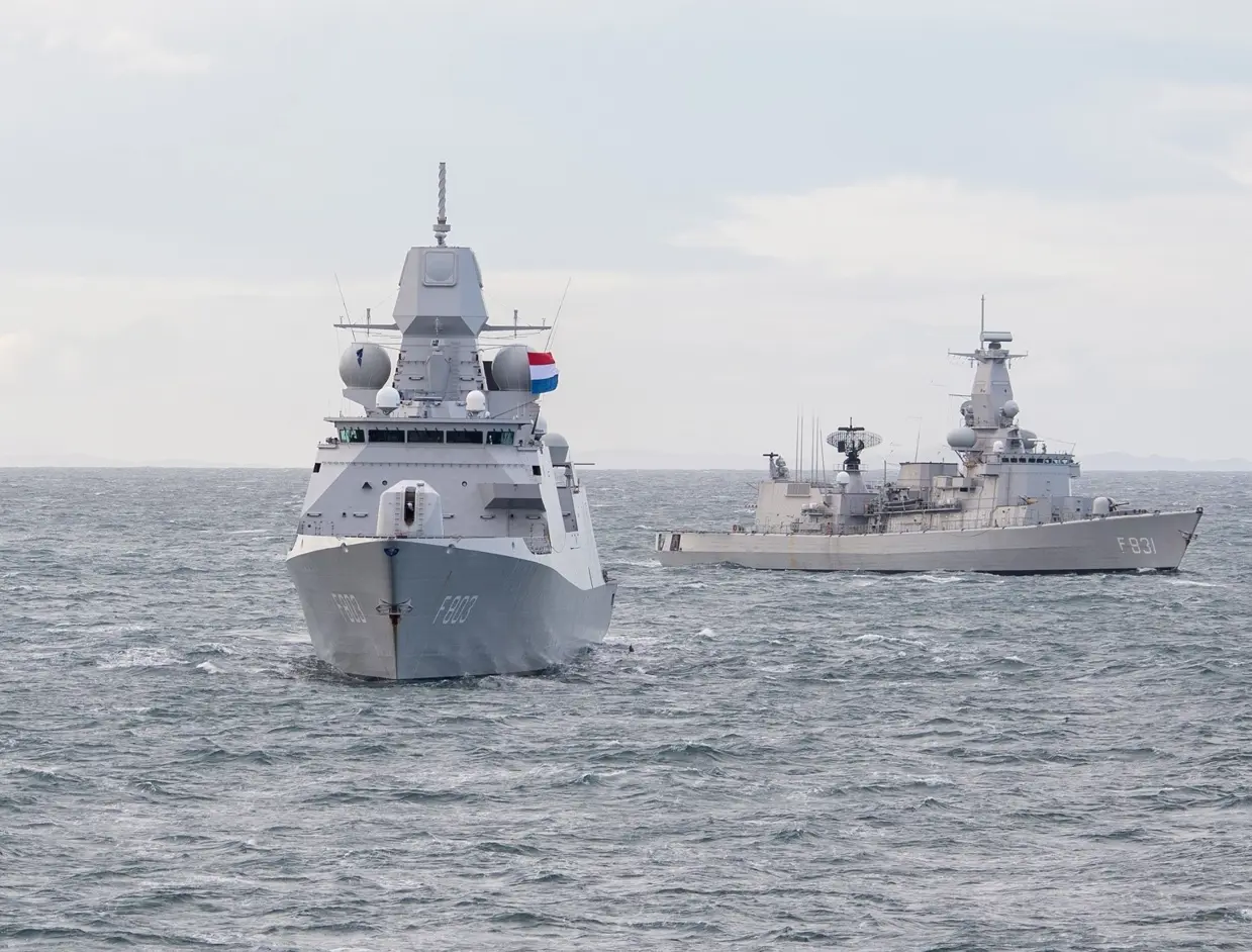 Marineschepen Zr. Ms. Tromp en Zr. Ms. van Amstel