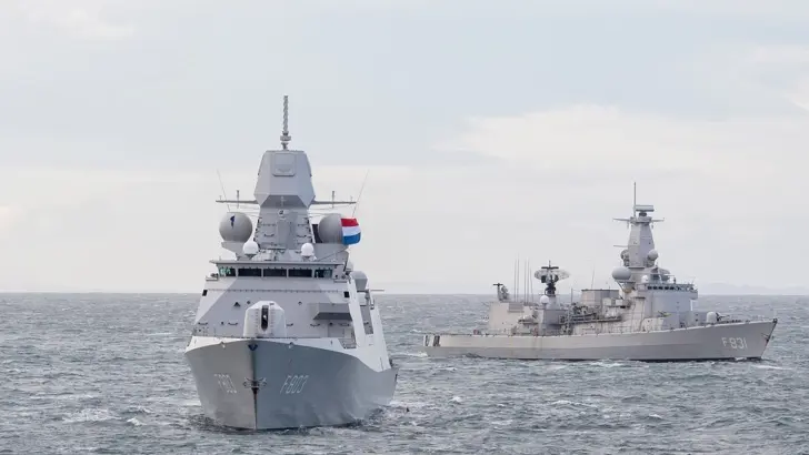 Marineschepen Zr. Ms. Tromp en Zr. Ms. van Amstel