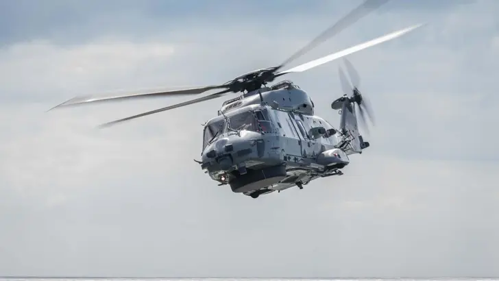 NH90 boven zee.