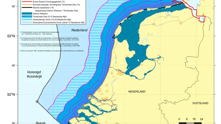 Kaart: gewijzigde zonegrenzen langs de hele Nederlandse kust door gewijzigd dieptebeeld op verschillende zeekaarten. De inhoud van de kaart is te gebruiken door zeevarenden.