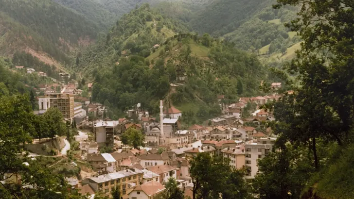 Overzichtsfoto Srebrenica rond 1995.