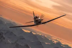 Een PC-7 MKX in de lucht.