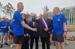 Uitreiking medailles na afloop estafette.