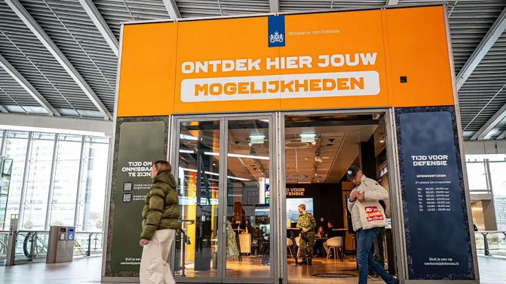 De pop-up Store tussen perron 19 en 20 in de hal van Utrecht Centraal.