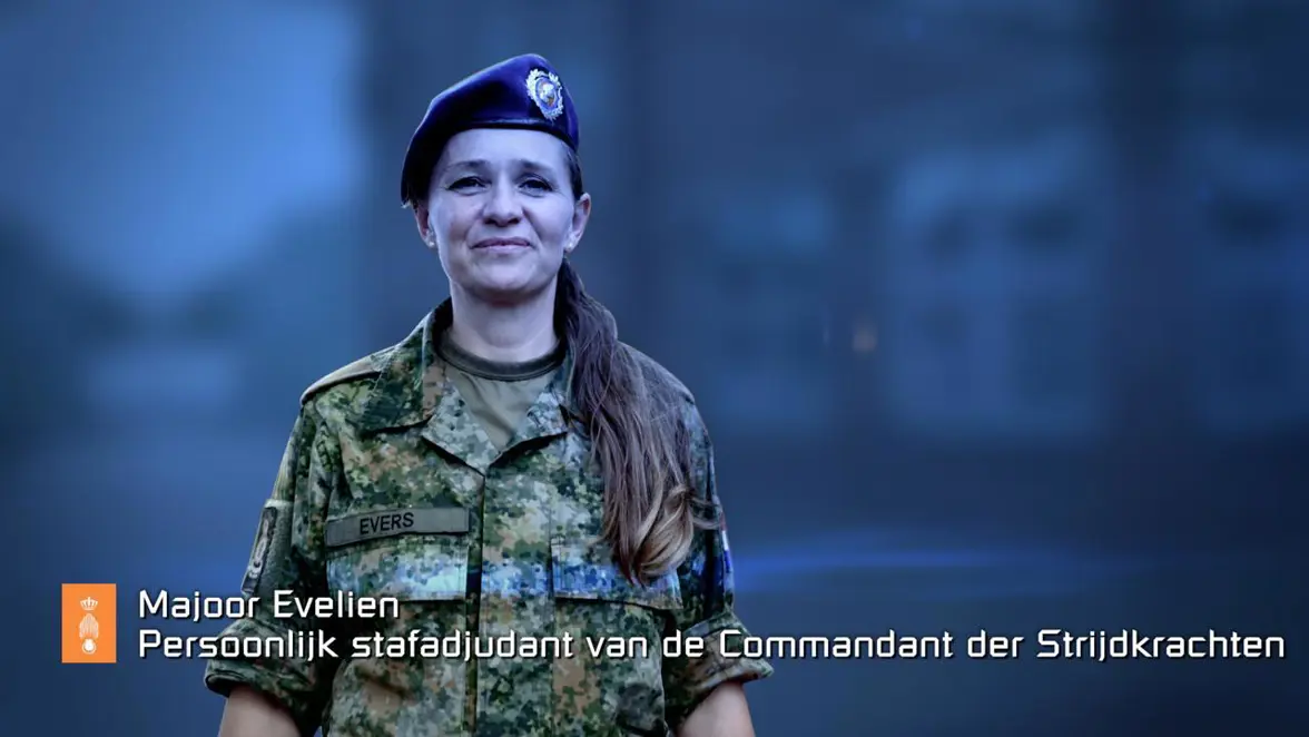 Majoor Evelien, adjudant van de Commandant der Strijdkrachten