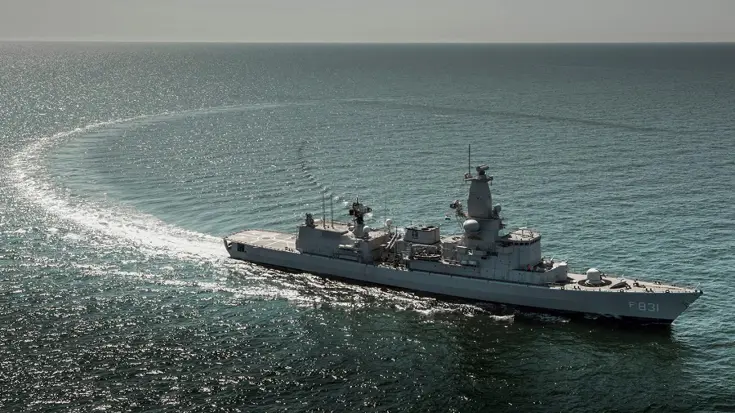 De Zr.Ms. Van Amstel op open zee.