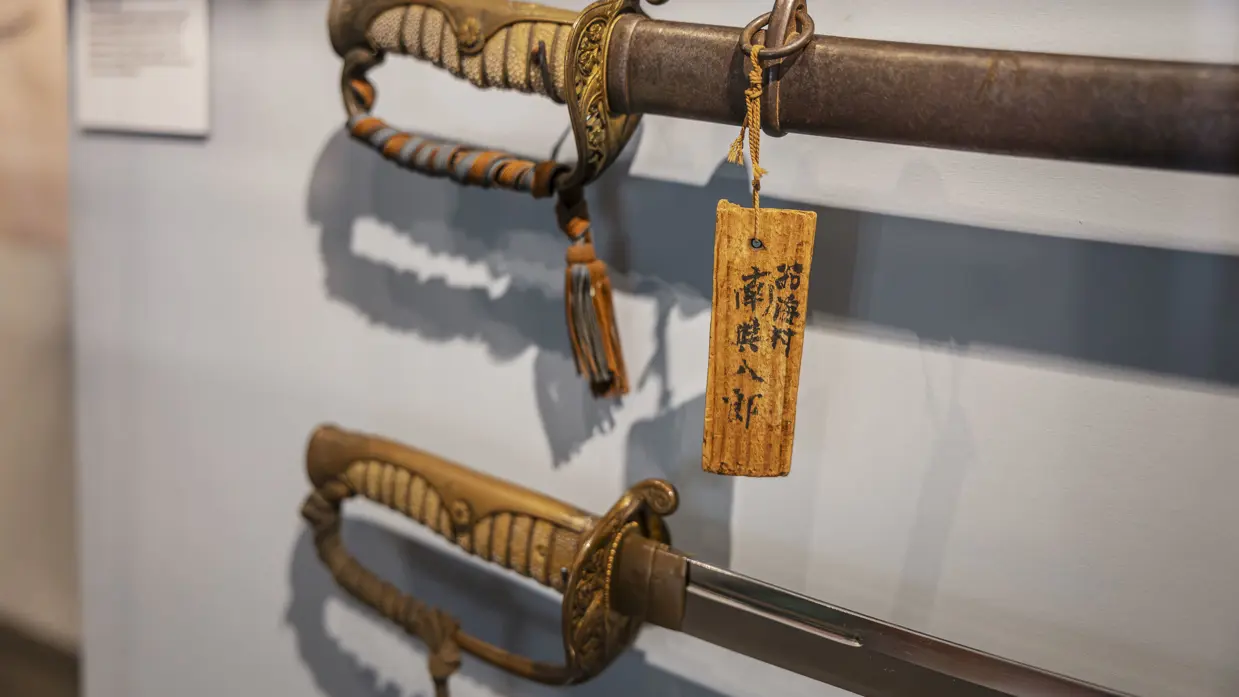 2 Japanse militaire zwaarden.