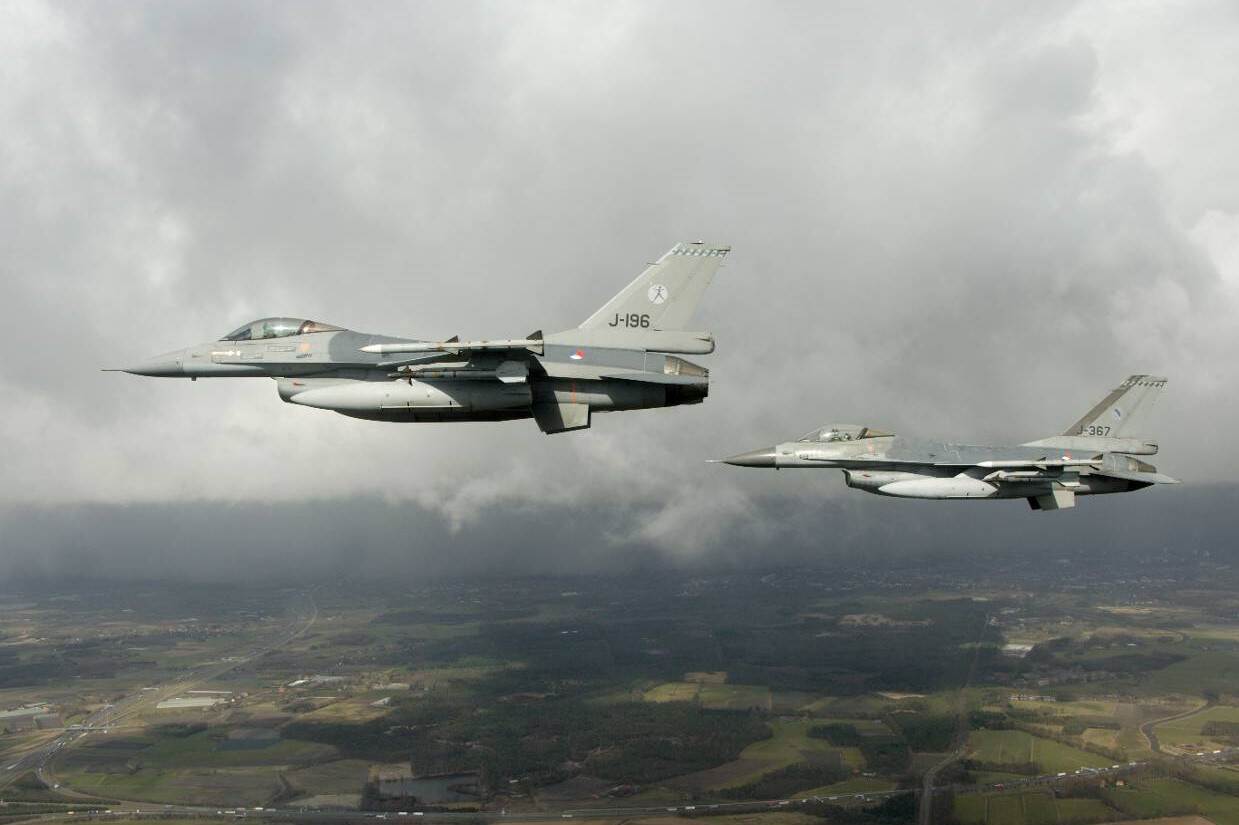 2 F-16s.