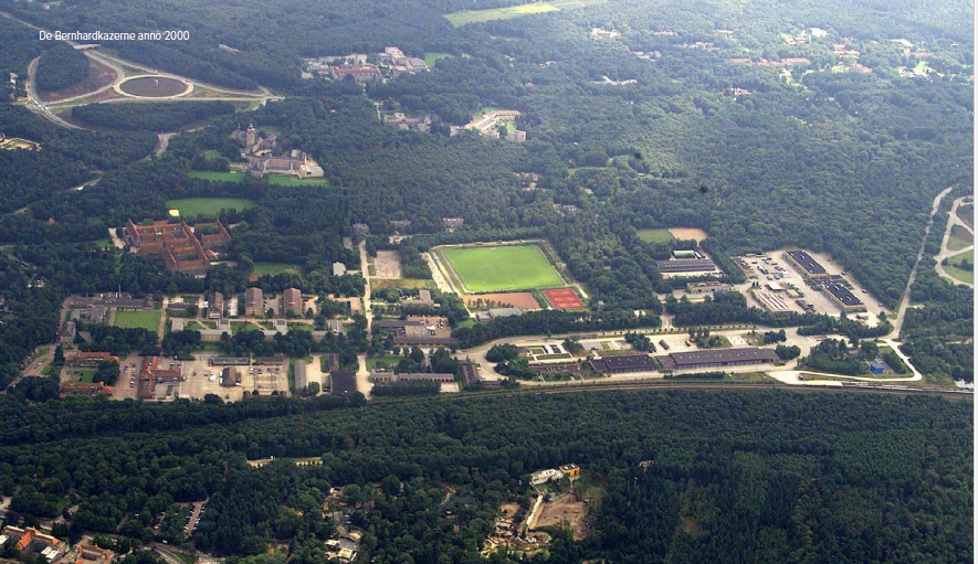 Luchtfoto van de Bernhardkazerne