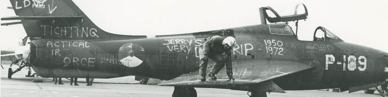 F-84F van 315 Sqn tijdens een farewell feestje voor een vlieger die Twenthe verruilde voor een staffunctie op CTL.