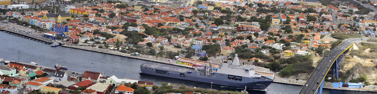 Zr.Ms. Karel Doorman in het Caribisch gebied.