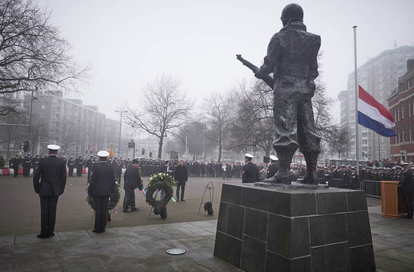 Mariniersmonument Oostplein in Rotterdam.