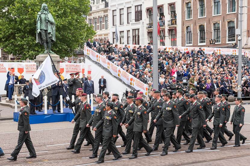 Defilé in Den Haag tijdens Veteranendag 2017.