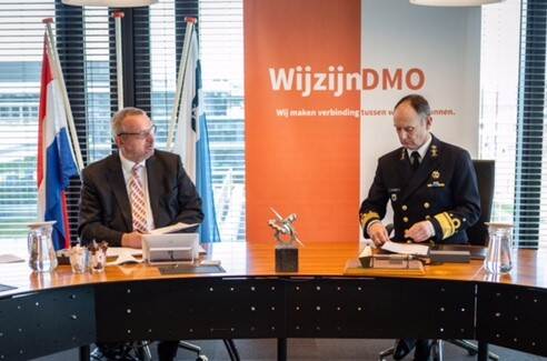 Directeur DMO vice-admiraal Arie Jan de Waard en Chief Operations Officer TNO Maarten Tossings.