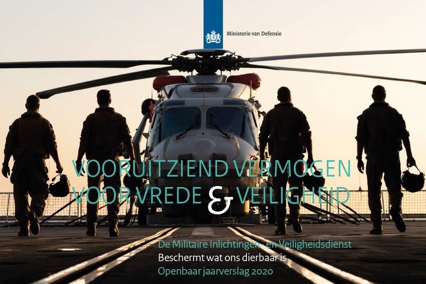 Militairen lopen naar helikopter. Tekst: Vooruitziend vermogen voor vrede & veiligheid. Openbaar jaarverslag 2020 MIVD.